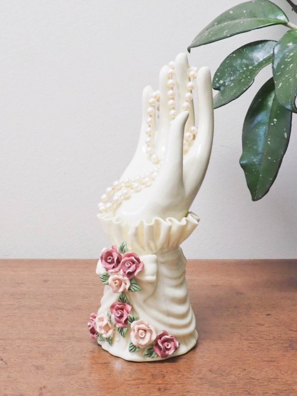 Vtg Ceramic Hand FIgurine - Vtg Ceramic Hand Ring Jewelry Holder